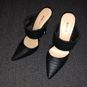 JUST FAB BLACK SNAKESKIN POINT TOE STILETTO HEEL